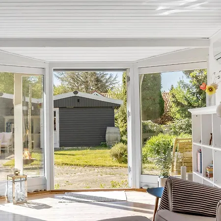 펜션 4 Bedroom Awesome In Dronningmølle