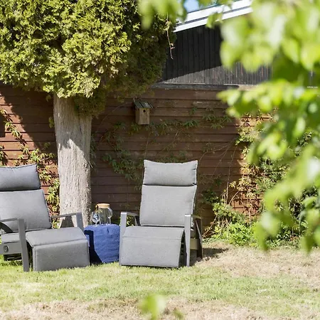 Nyaraló 4 Bedroom Amazing In Dronningmølle